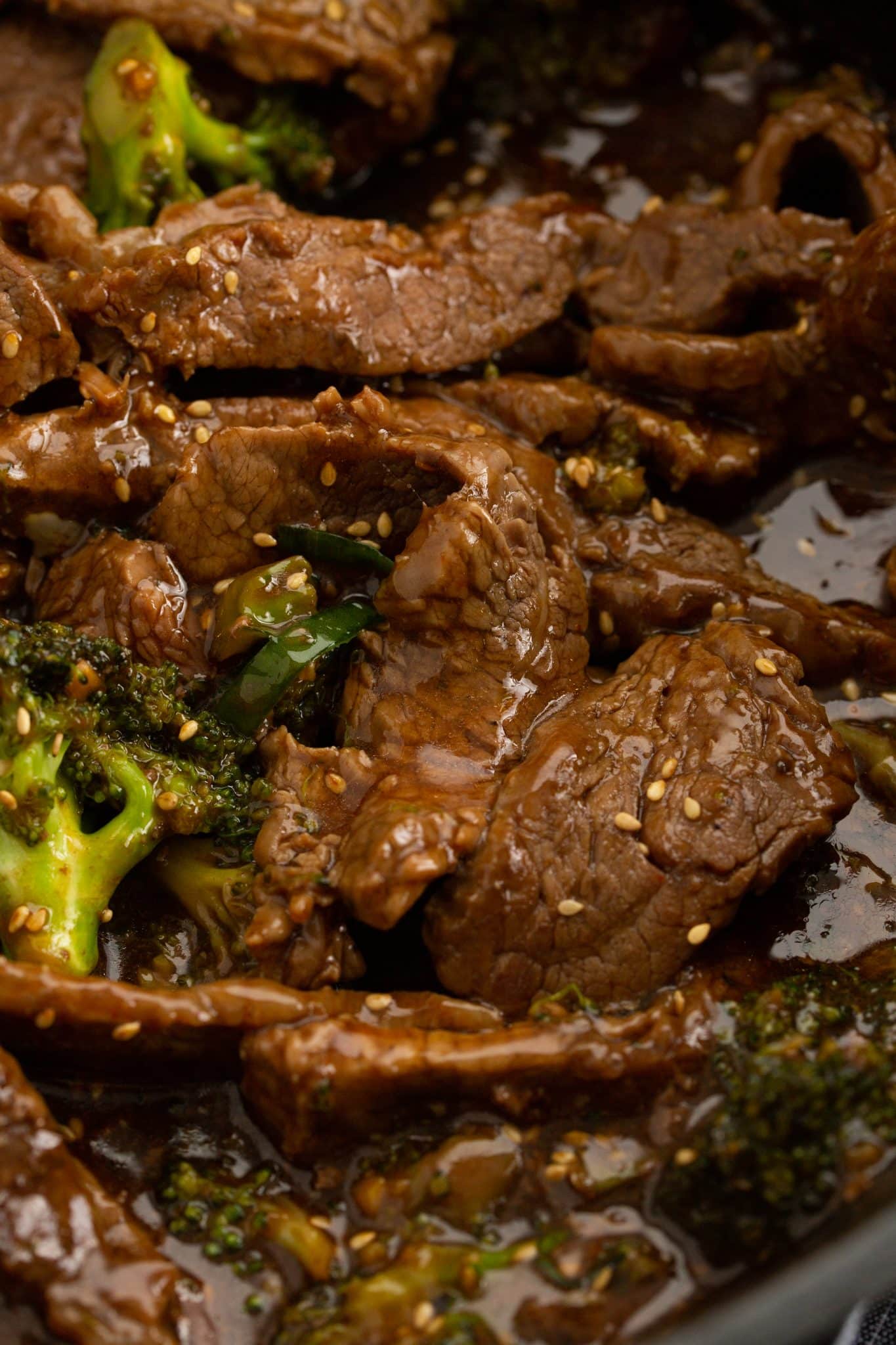 beef and broccoli stir fry close up image